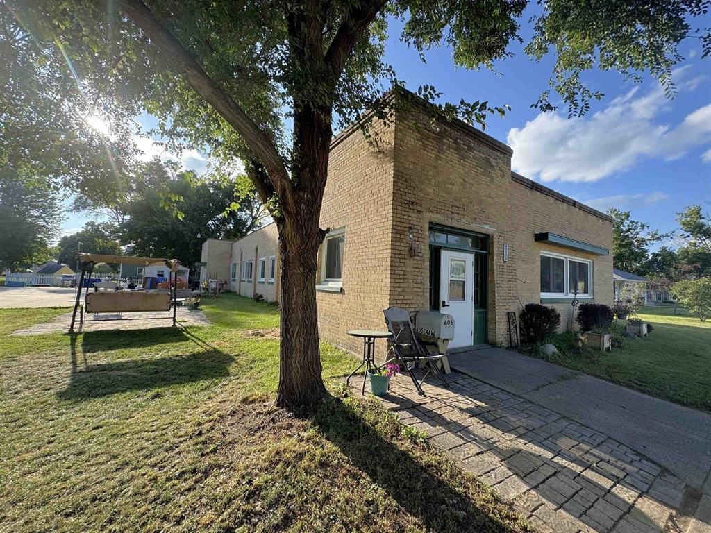 605 East 4th Avenue Brodhead, WI 53520 - Photo 2 of 21