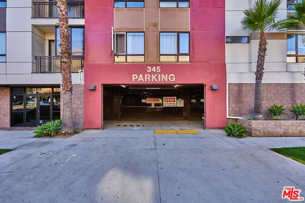 $3,100 | 345 South Gramercy Place, Unit 210, Los Angeles, CA 90020