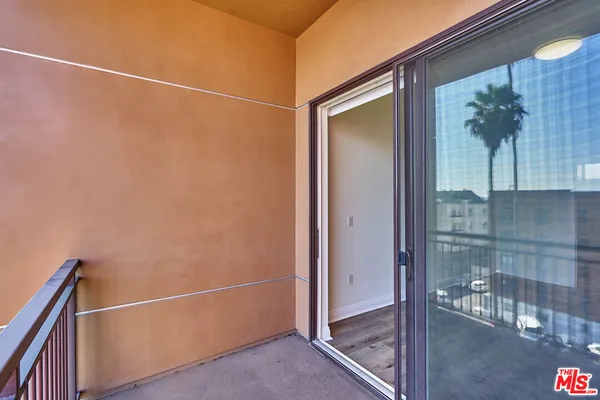 $3,100 | 345 South Gramercy Place, Unit 210, Los Angeles, CA 90020