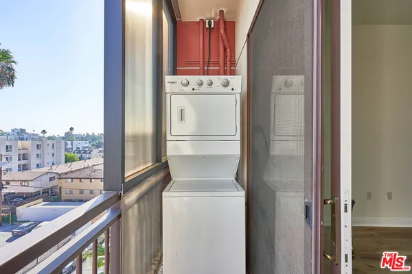 $3,100 | 345 South Gramercy Place, Unit 210, Los Angeles, CA 90020