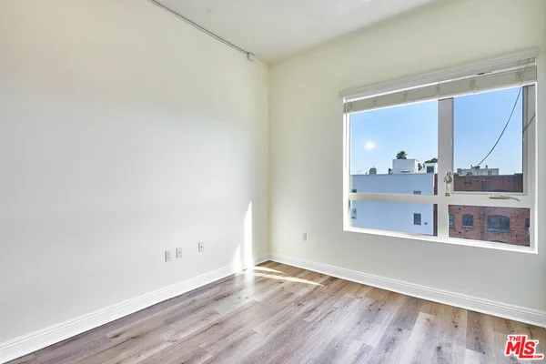 $3,100 | 345 South Gramercy Place, Unit 210, Los Angeles, CA 90020