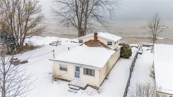 $299,900 | 6414 Shore Acres Road, Hamlin, NY 14468