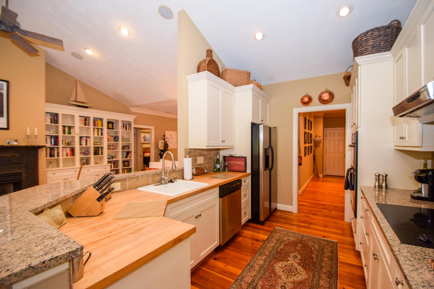 4205 Grandin Road Roanoke, VA 24018 - Photo 13 of 38 4205 Grandin Rd Roanoke VA-large-013-35-