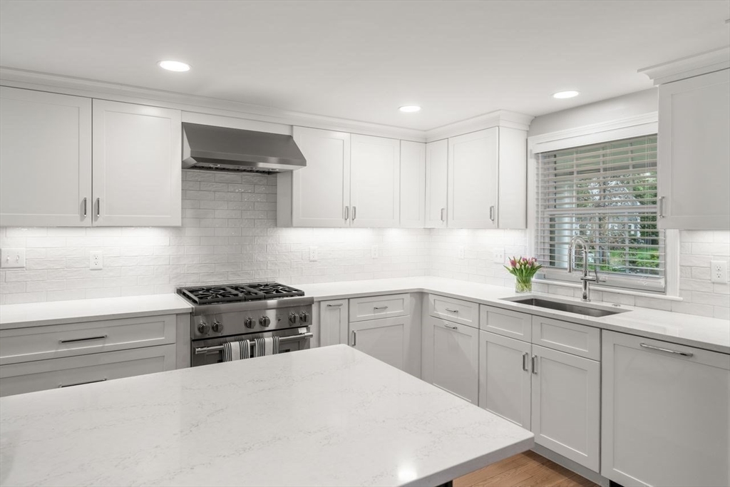 21 Madison Road Wellesley, MA 02481 - Photo 4 of 35