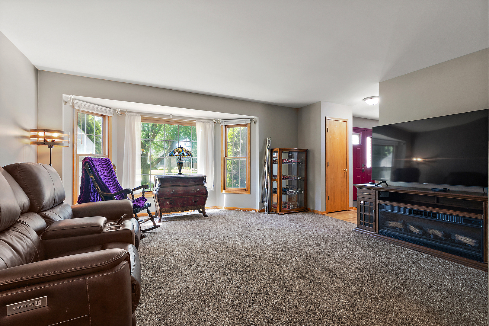 24929 Vermette Road Plainfield, IL 60585 - Photo 3 of 31 a living room with furniture and a flat screen tv