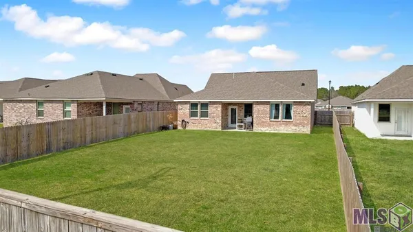 $2,200 | 12850 Silverbell Avenue, Denham Springs, LA 70726