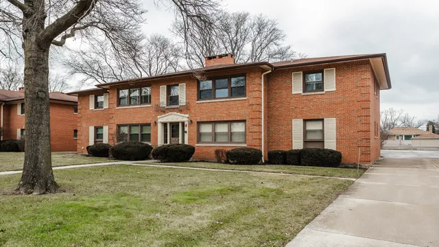 $279,900 | 10630 West Cermak Road, Unit 2E, Westchester, IL 60154