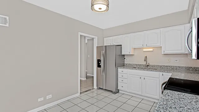 $279,900 | 10630 West Cermak Road, Unit 2E, Westchester, IL 60154