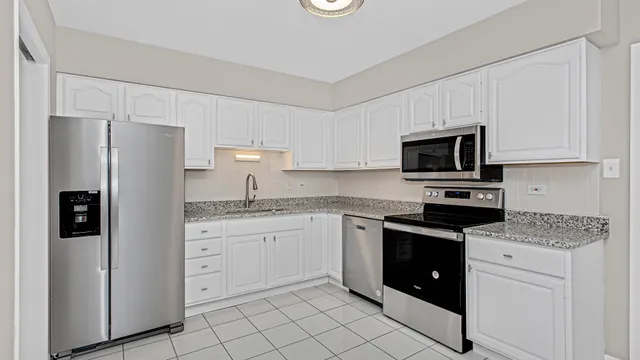 $279,900 | 10630 West Cermak Road, Unit 2E, Westchester, IL 60154