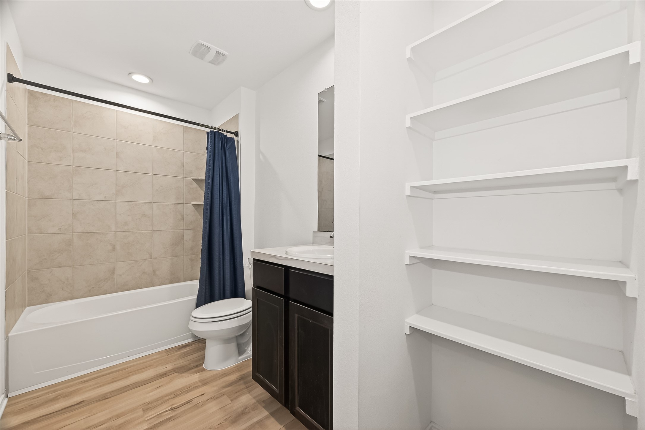 21522 Violet Ridge Road Katy, TX 77449 - Photo 19 of 39 Ample built-in shelving for storage and room for guests and/or the extended family!