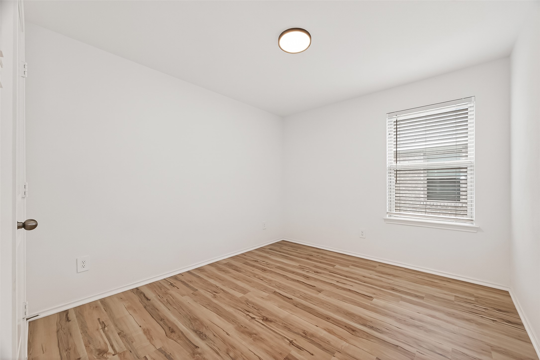 21522 Violet Ridge Road Katy, TX 77449 - Photo 21 of 39 Bright and airy bedroom 2 off the second private hall off the kitchen.