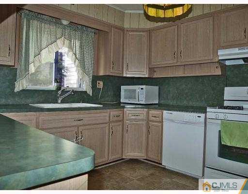 30 Utica Road Edison, NJ 08820 - Photo 3 of 10