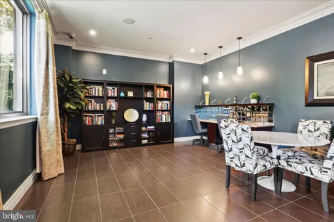 $320,000 | 2451 Midtown Avenue, Unit 819, Alexandria, VA 22303