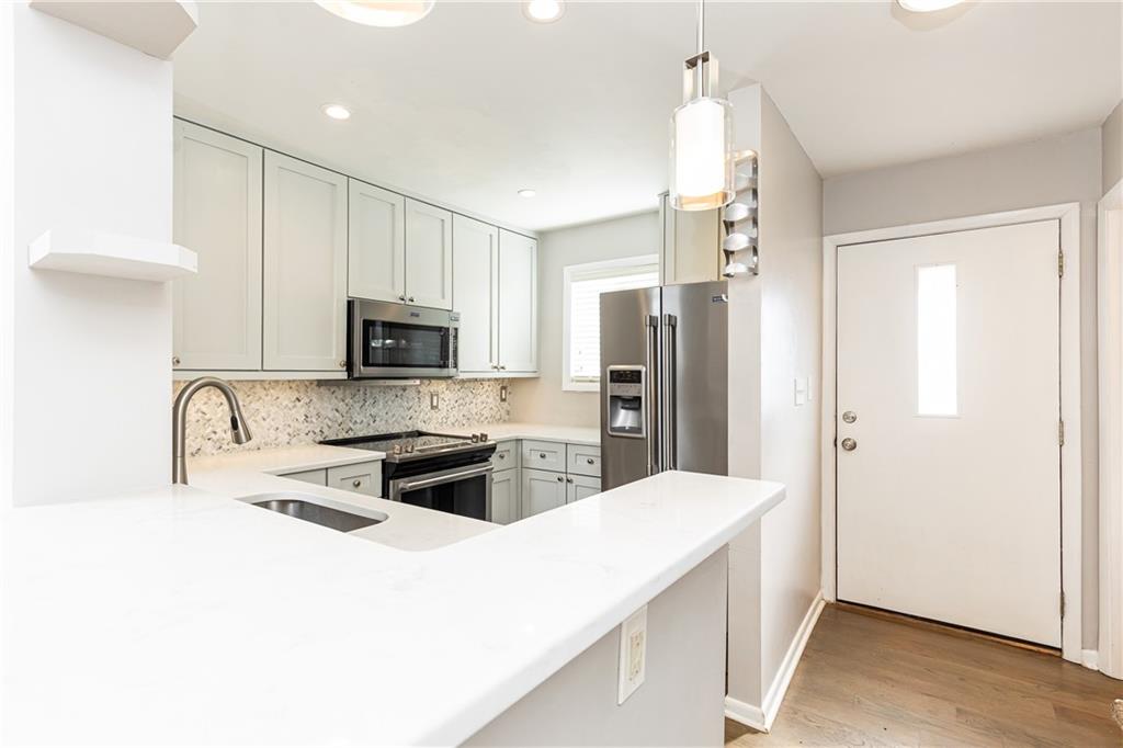 3501 Roswell Road Northeast, Unit 302 Atlanta, GA 30305 - Photo 2 of 14