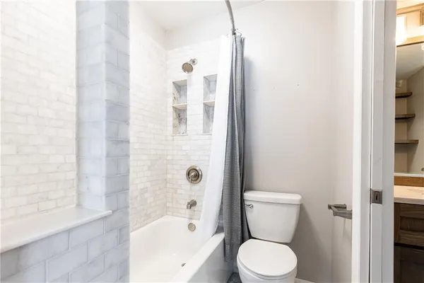 $1,950 | 3501 Roswell Road Northeast, Unit 302, Atlanta, GA 30305