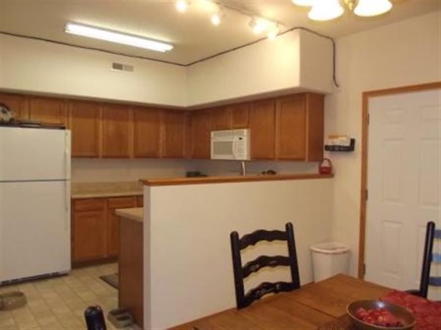 2946 Heinz Road Iowa City, IA 52240 - Photo 10 of 21 Gallery Image 10