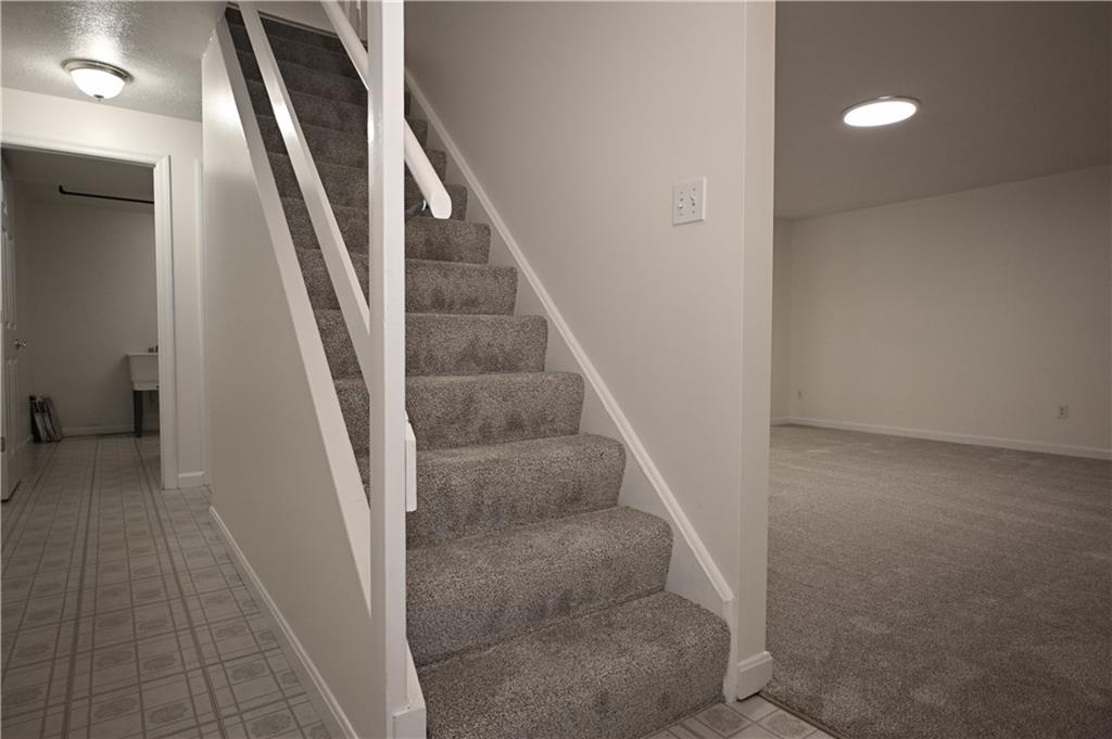 124 Valleycrest Drive Cecil, PA 15321 - Photo 21 of 38 a view of entryway