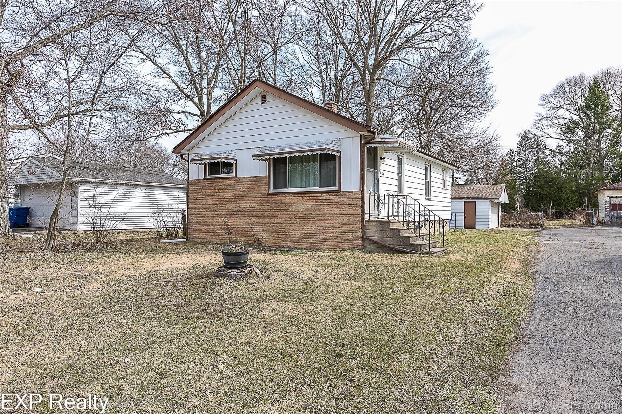 4360 Marcus Road Waterford, MI 48329 - Photo 1 of 21 DSC_1626-2.jpg