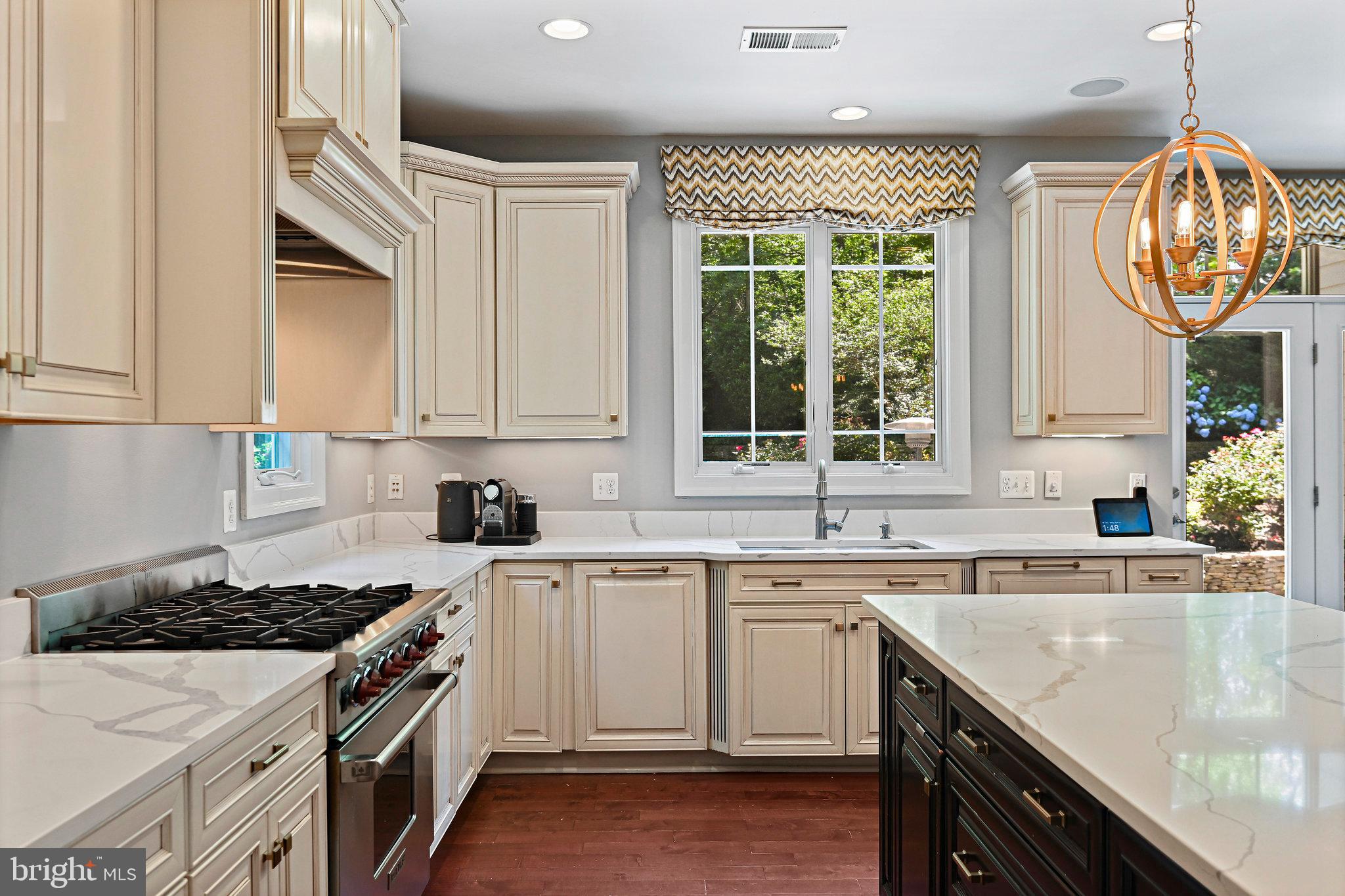 409 Blair Road Northwest Vienna, VA 22180 - Photo 13 of 75