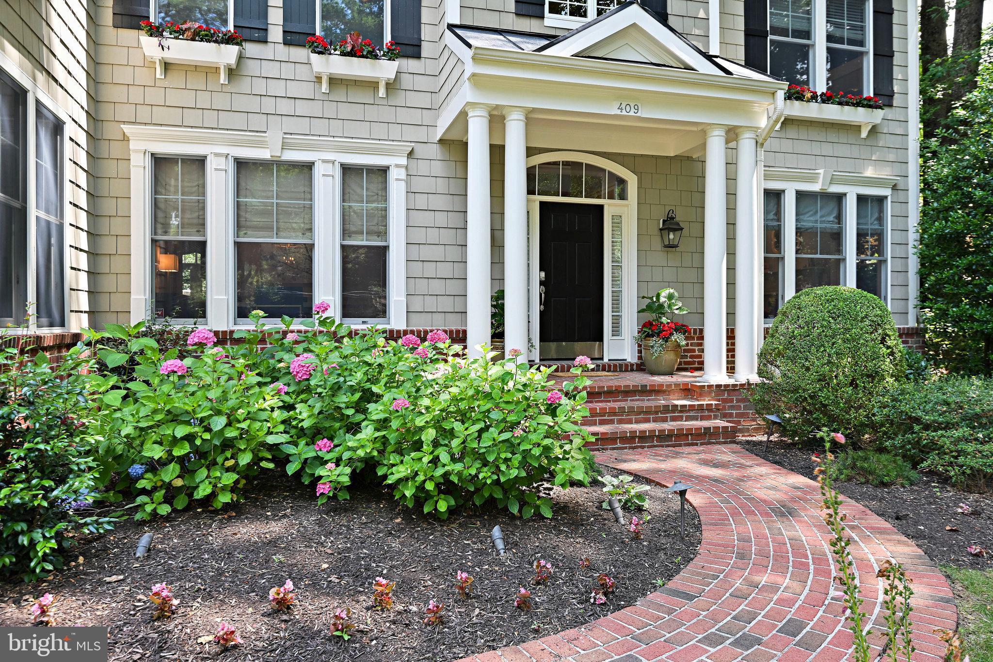 409 Blair Road Northwest Vienna, VA 22180 - Photo 3 of 75