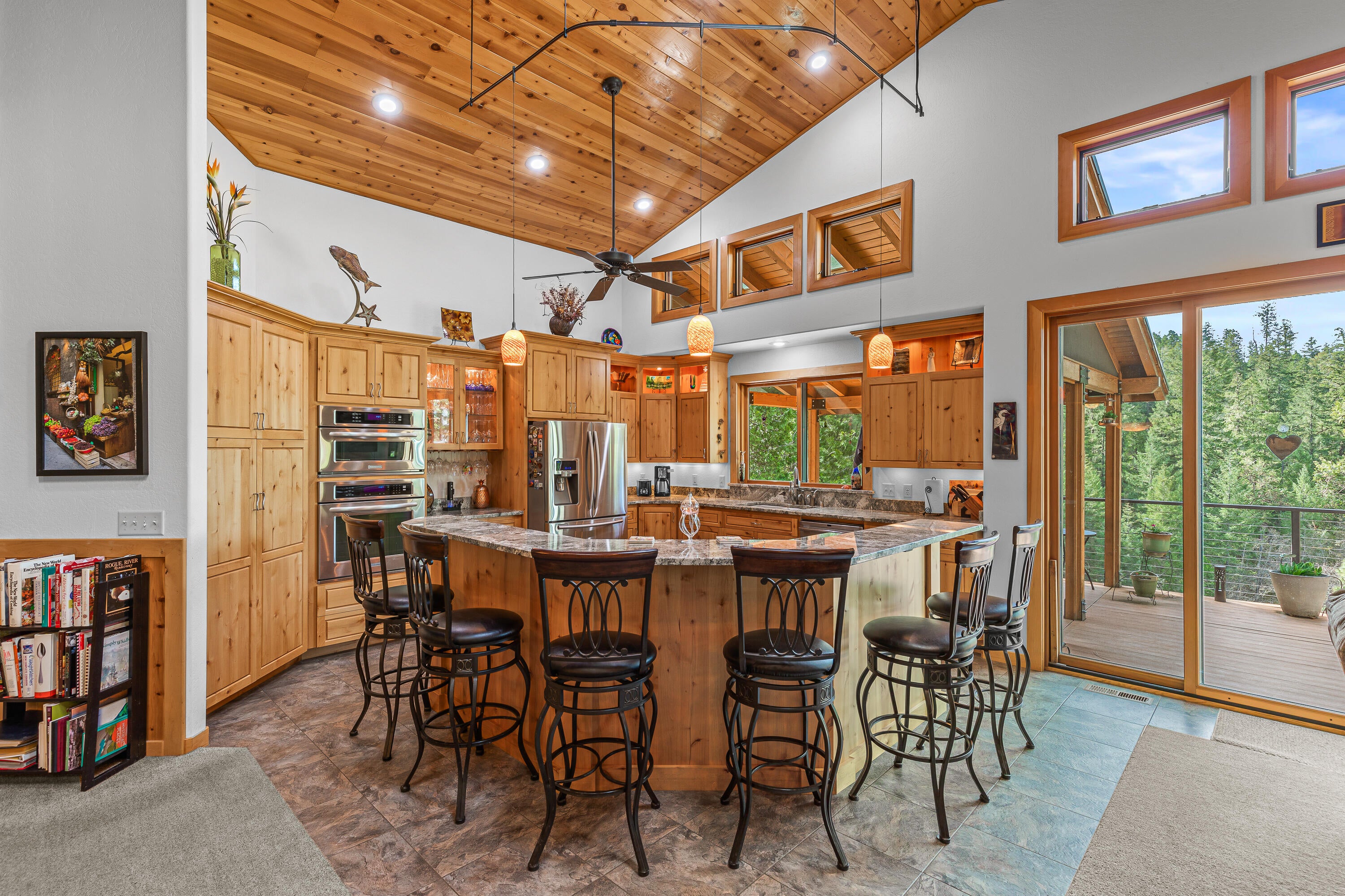 2455 Cobleigh Road Eagle Point, OR 97524 - Photo 14 of 63 9R9A5891