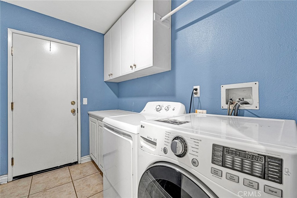 31755 Ridgeview Drive Lake Elsinore, CA 92532 - Photo 26 of 36 a utility room with dryer and washer