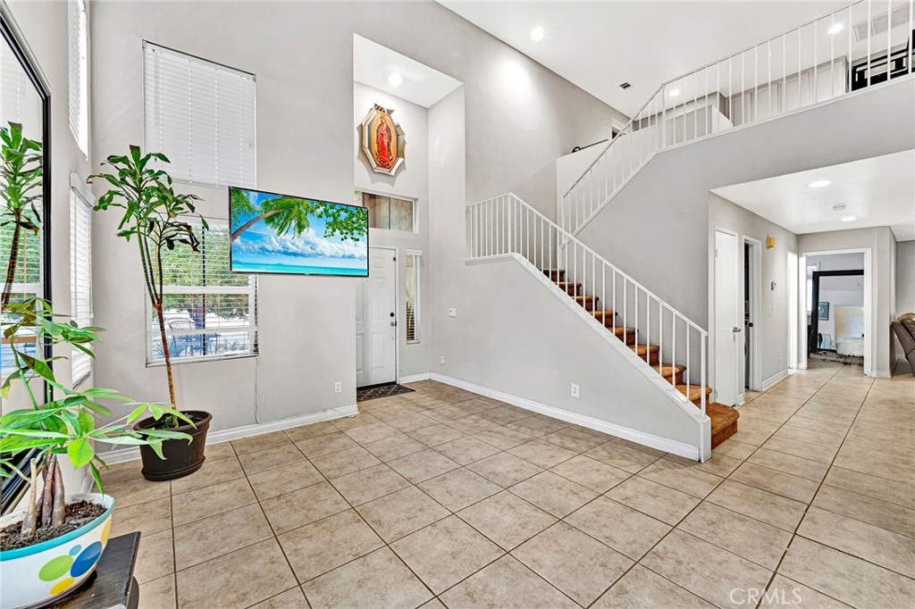 31755 Ridgeview Drive Lake Elsinore, CA 92532 - Photo 10 of 36 a view of entryway and hall