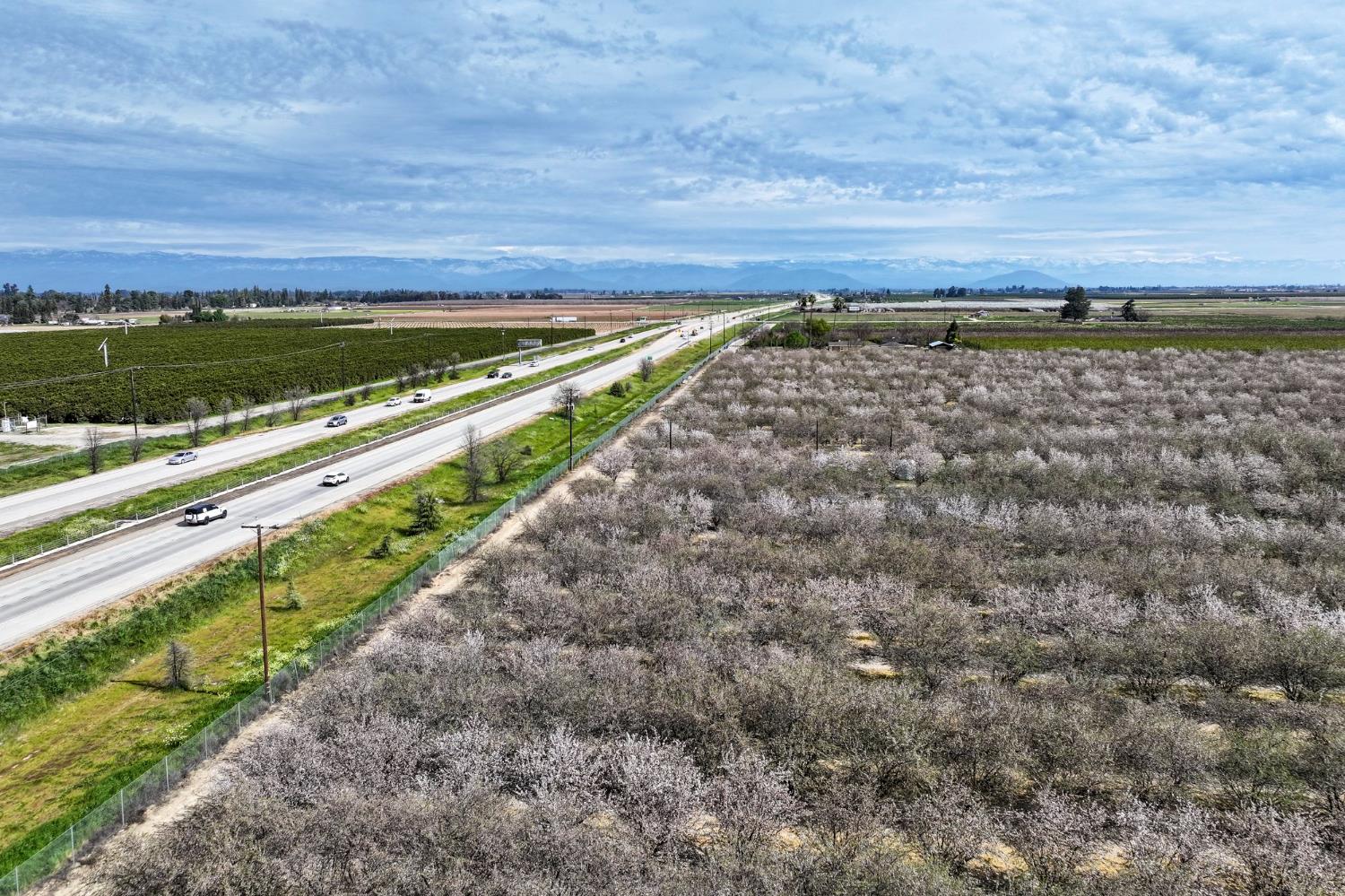 7581 East Kings Canyon Road Fresno, CA 93737 - Photo 3 of 12 a view of a yard with an ocean
