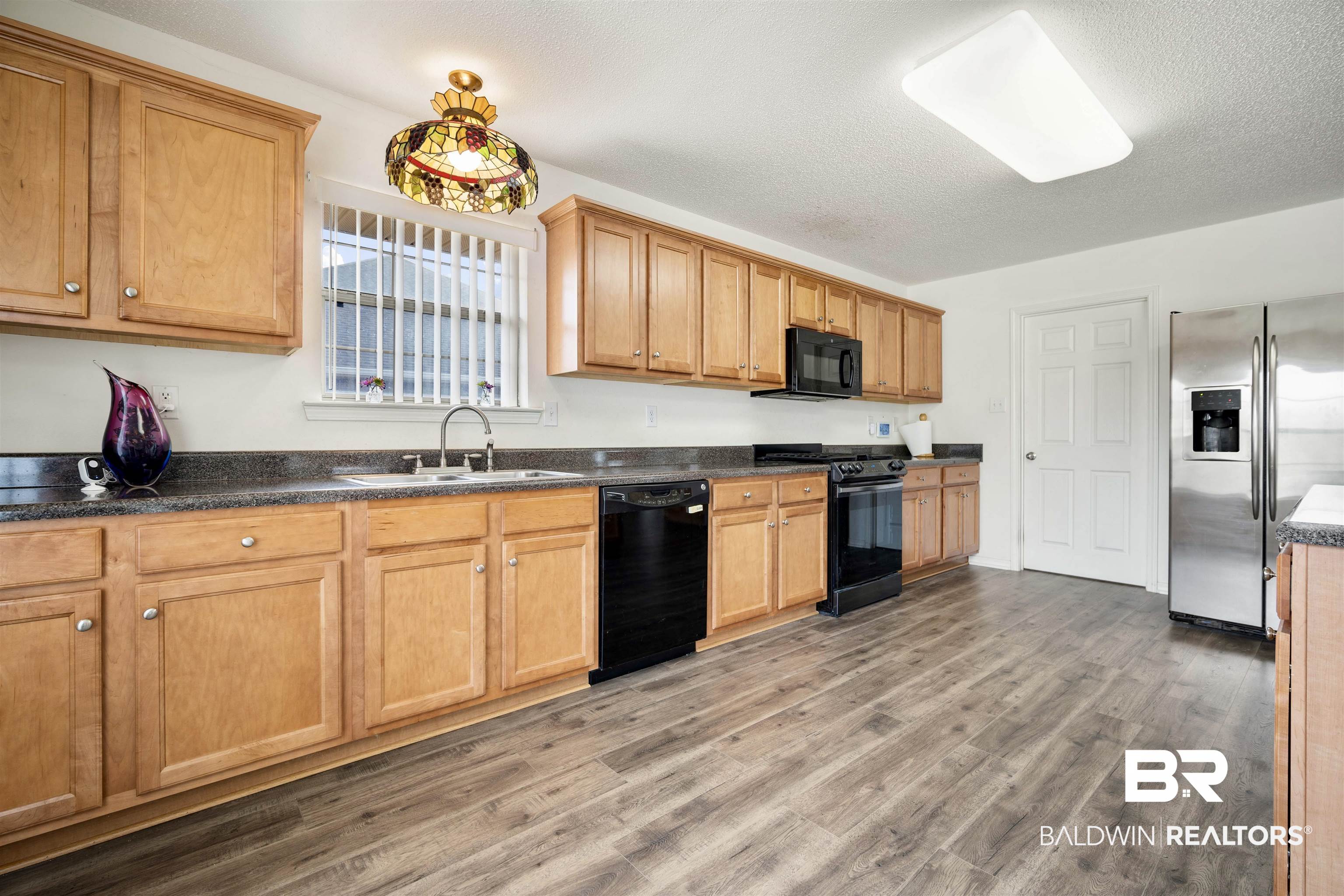 10692 Middle Oak Drive Mobile, AL 36695 - Photo 8 of 27 Very large kitchen!