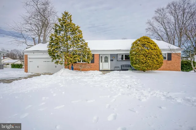 a view of a house with a yard and garage