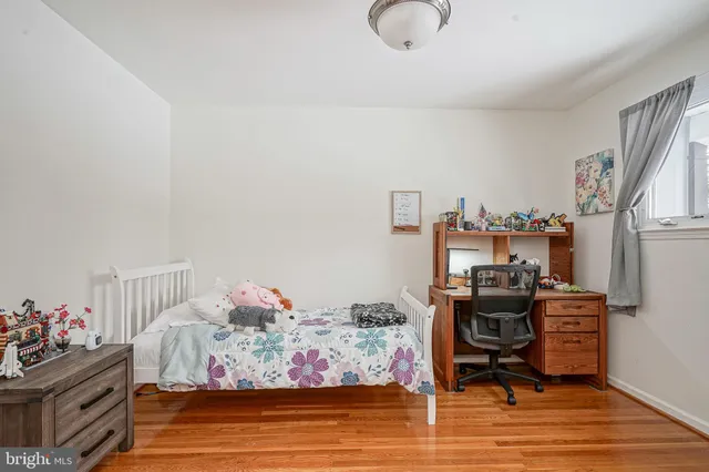 a bed room with a bed