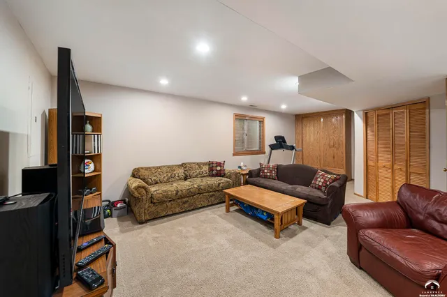 $470,000 | 1040 Stonecreek Drive, Lawrence, KS 66049