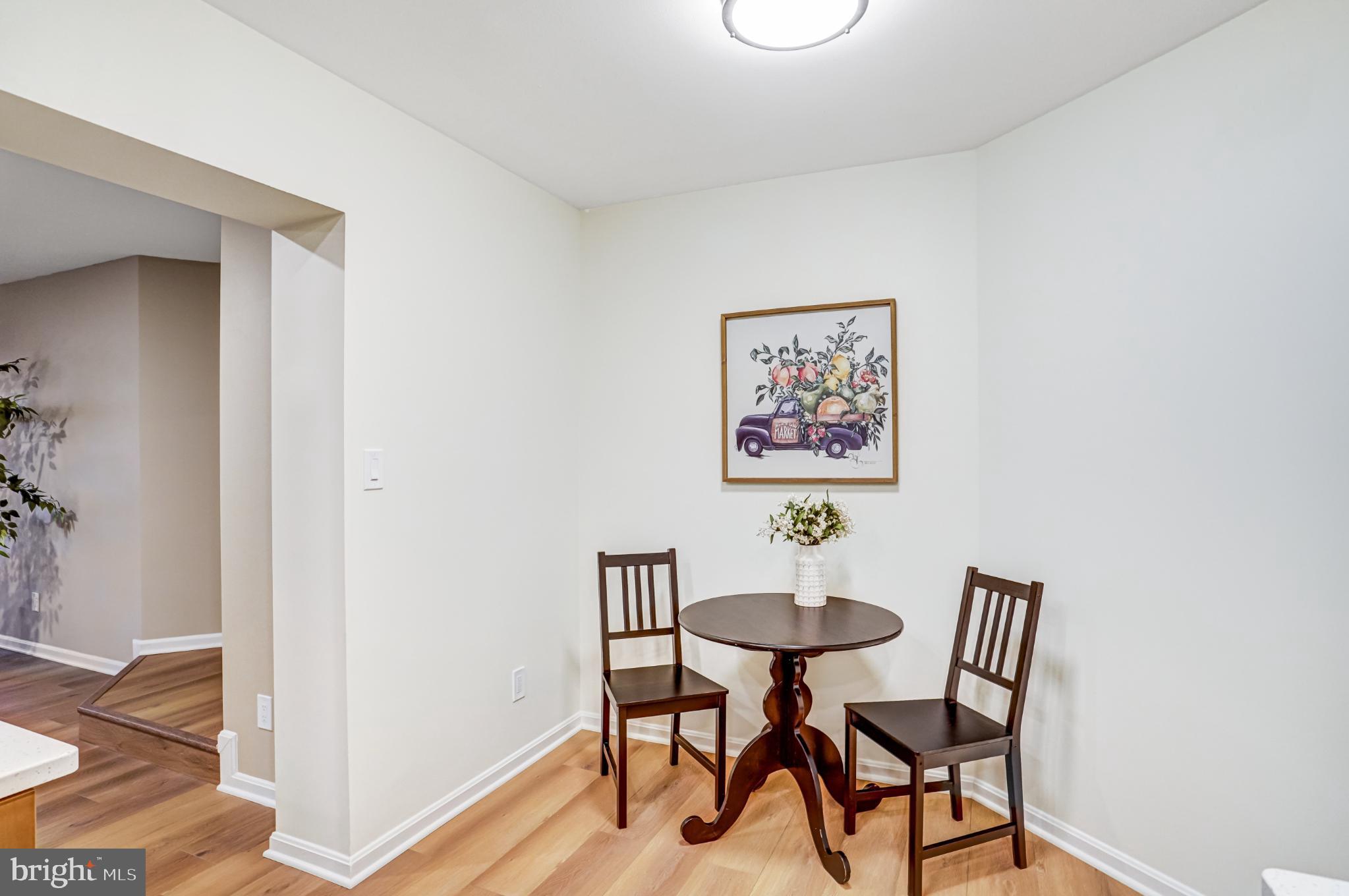5825 Cove Landing Road, Unit 101 Burke, VA 22015 - Photo 10 of 30 Cozy eat-in space in the kitchen!