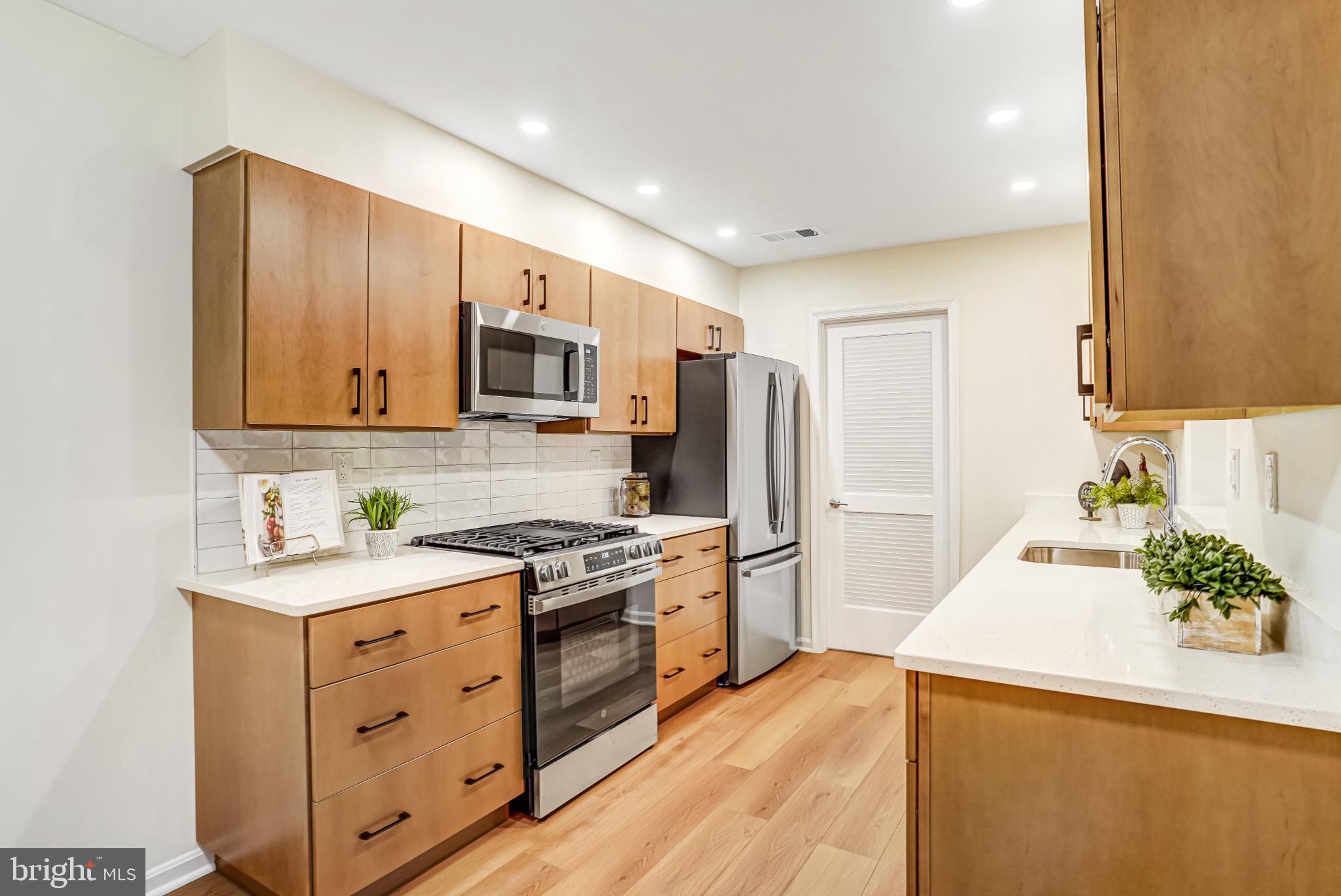 5825 Cove Landing Road, Unit 101 Burke, VA 22015 - Photo 12 of 30 A wonderful kitchen for the best chef