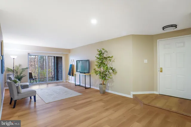 $415,000 | 5825 Cove Landing Road, Unit 101, Burke, VA 22015