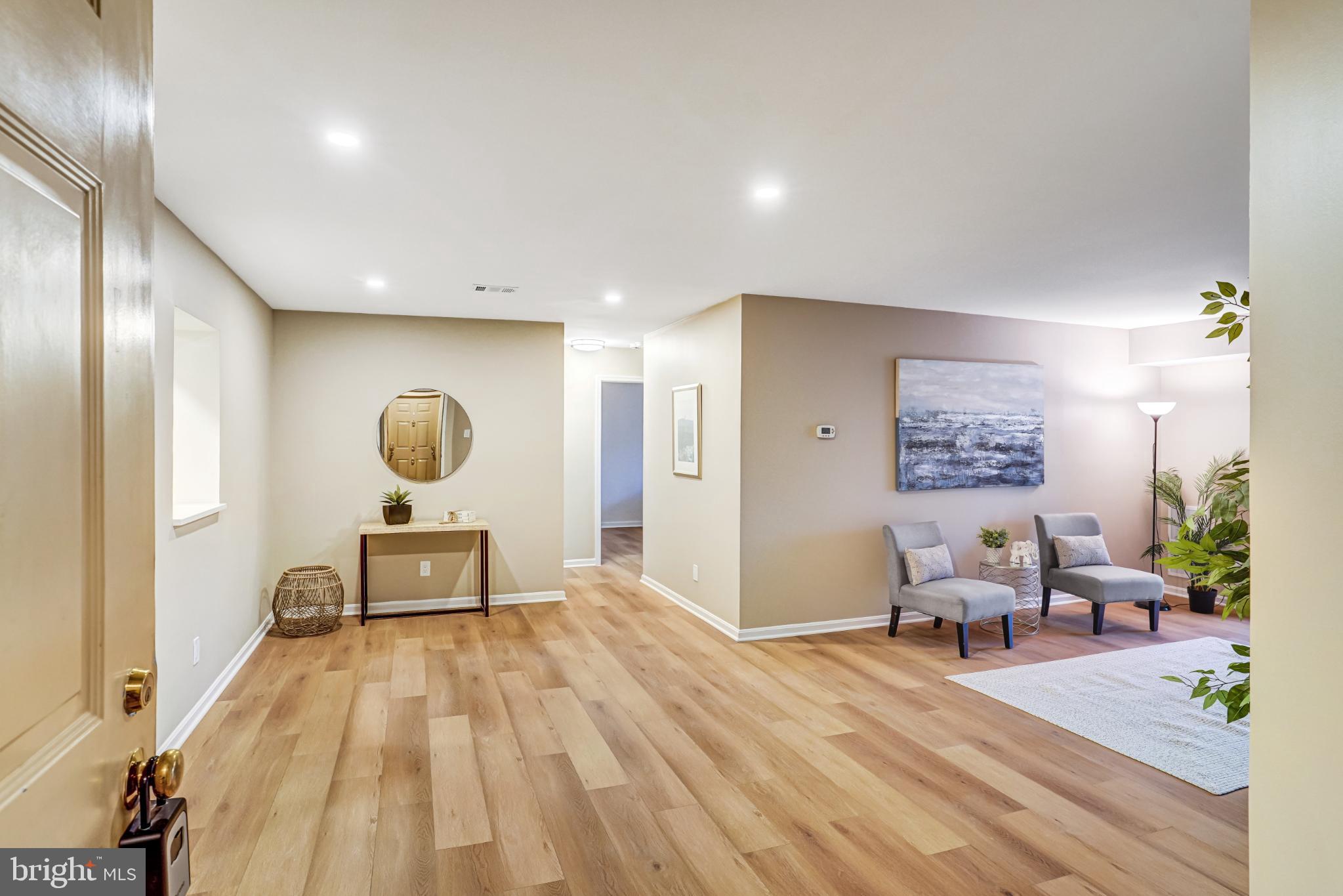 5825 Cove Landing Road, Unit 101 Burke, VA 22015 - Photo 9 of 30 Beautiful, open decor throughout