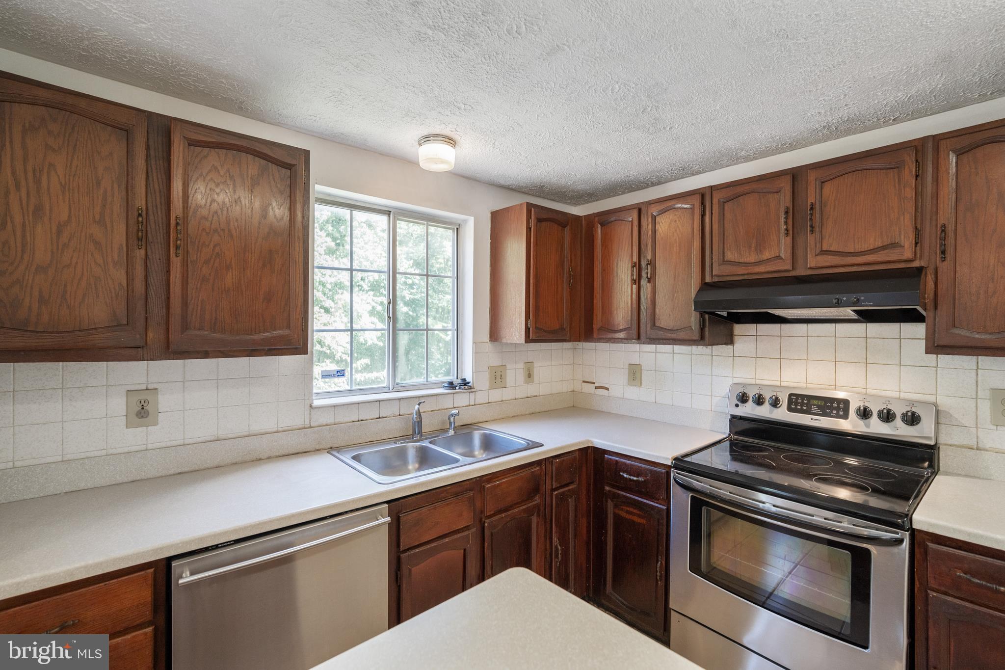 9120 Briarchip Street Laurel, MD 20708 - Photo 19 of 43 eat in kitchen