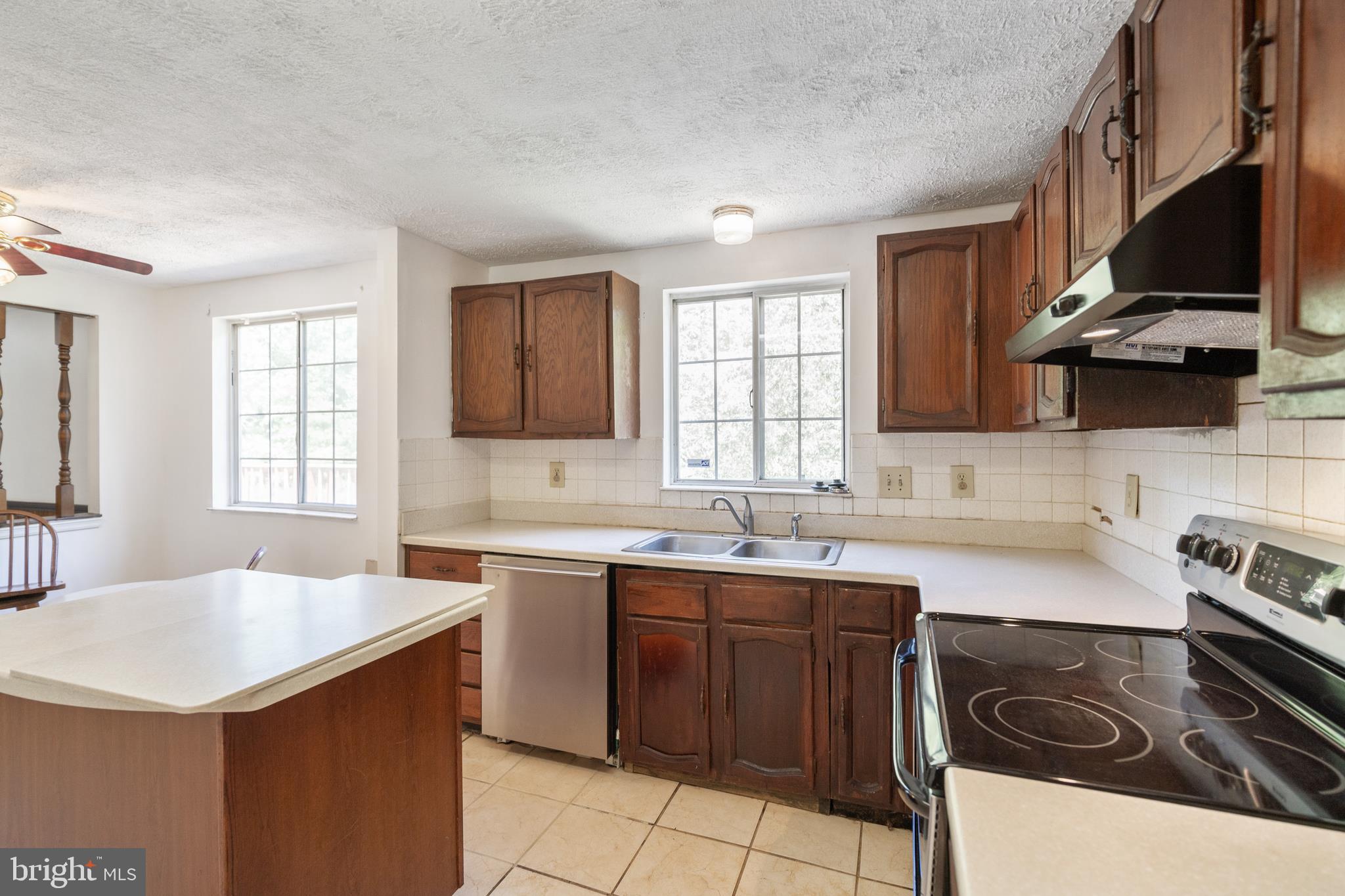 9120 Briarchip Street Laurel, MD 20708 - Photo 20 of 43 kitchen