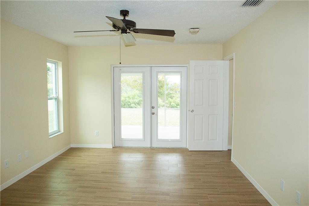 5104 Southeast Horseshoe Point Road Stuart, FL 34997 - Photo 9 of 21 Gallery Image 9
