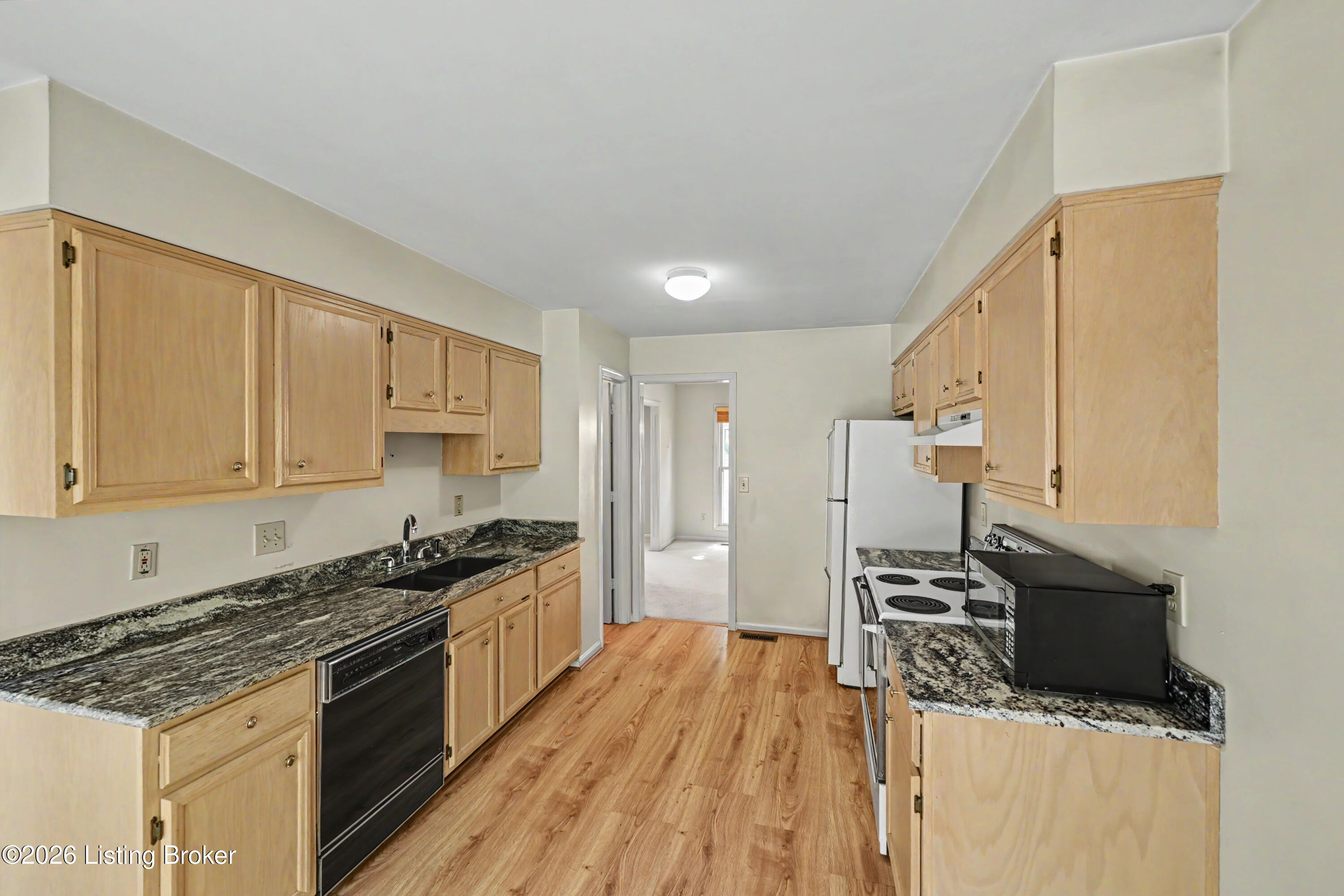 8911 Acushnet Road Louisville, KY 40242 - Photo 8 of 44 Kitchen