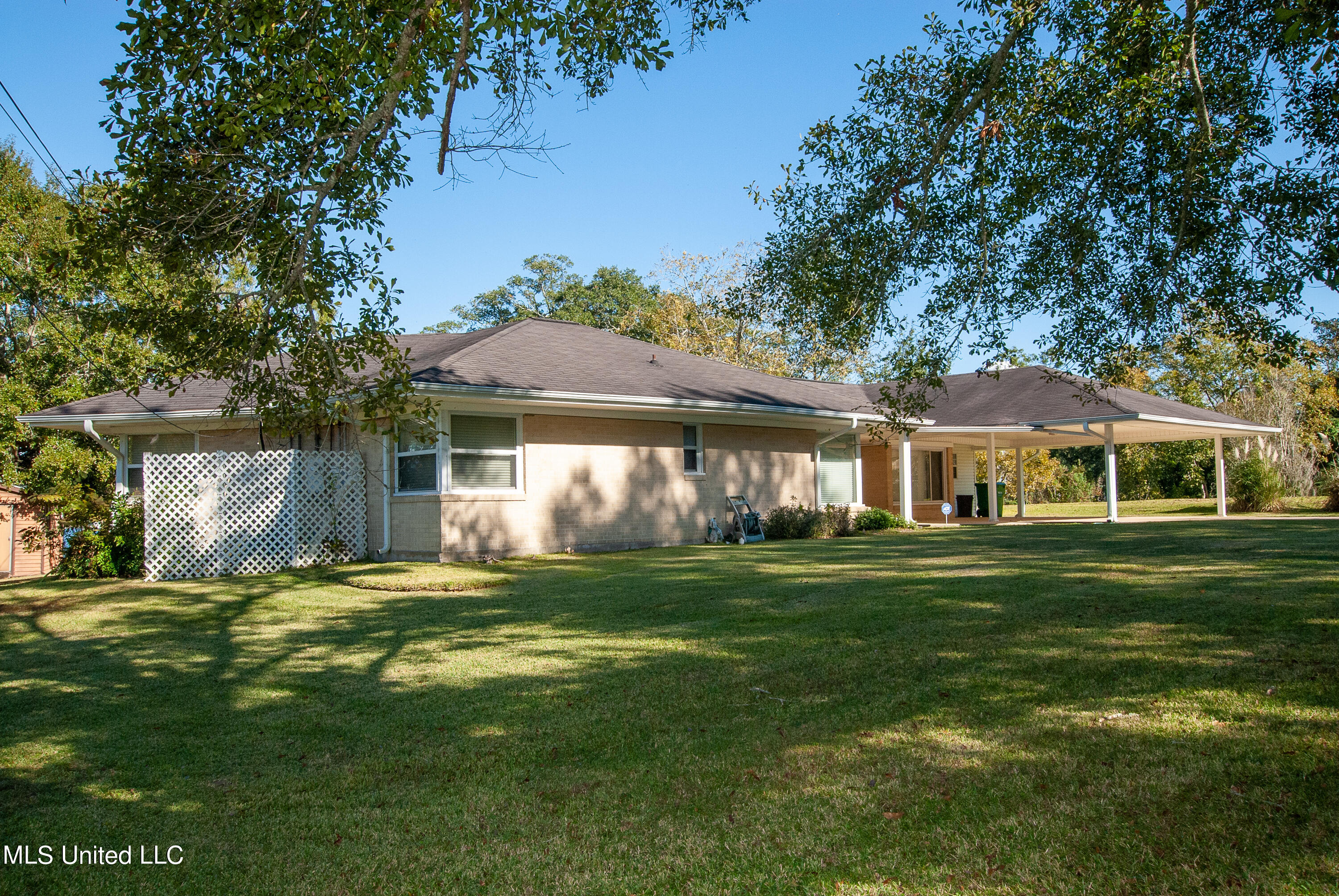 5200 Myrtle Street Moss Point, MS 39563 - Photo 2 of 21 DSC_0006