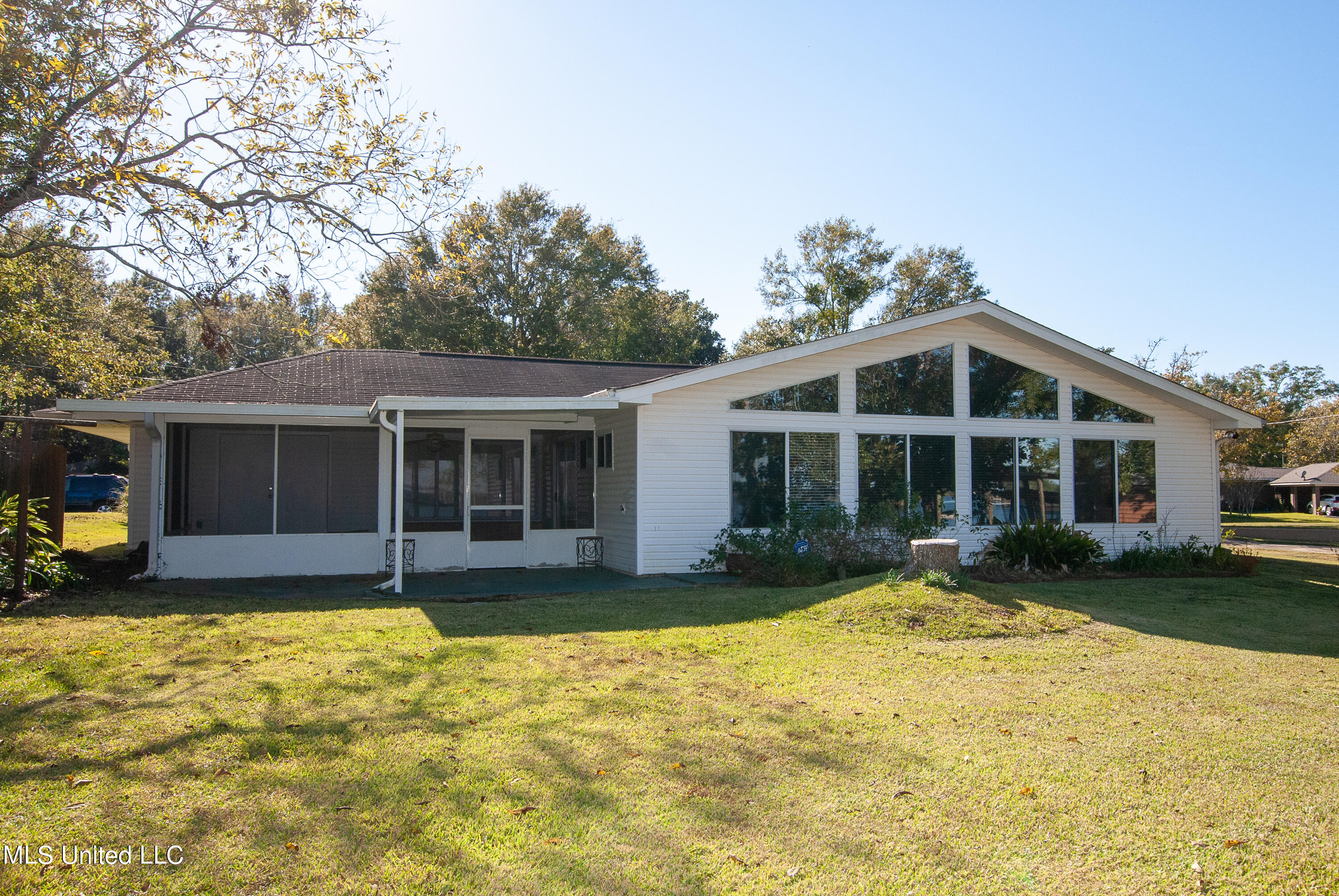 5200 Myrtle Street Moss Point, MS 39563 - Photo 5 of 21 DSC_0023