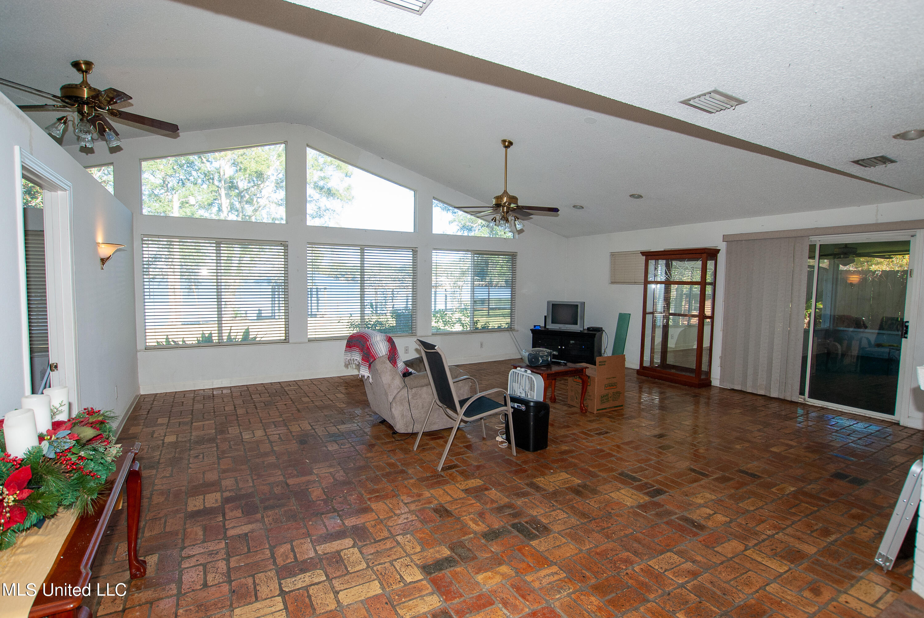 5200 Myrtle Street Moss Point, MS 39563 - Photo 10 of 21 DSC_0040