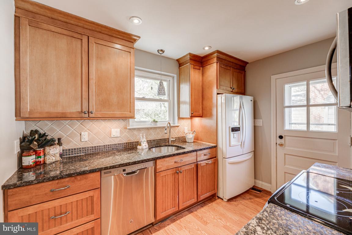 1016 Stirling Road Silver Spring, MD 20901 - Photo 8 of 26