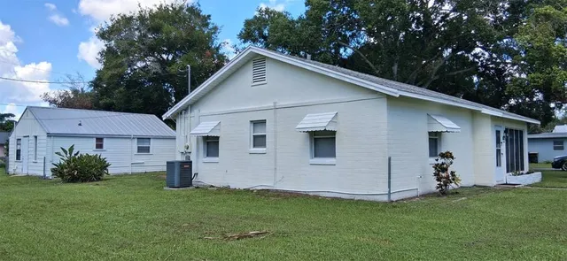 a view of a back yard of the house