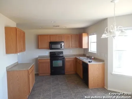 $1,600 | 6630 Hartnet Fields, Converse, TX 78109