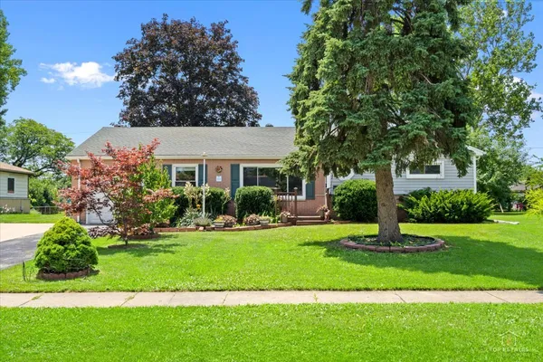 $384,900 | 133 East Berkley Lane, Hoffman Estates, IL 60169