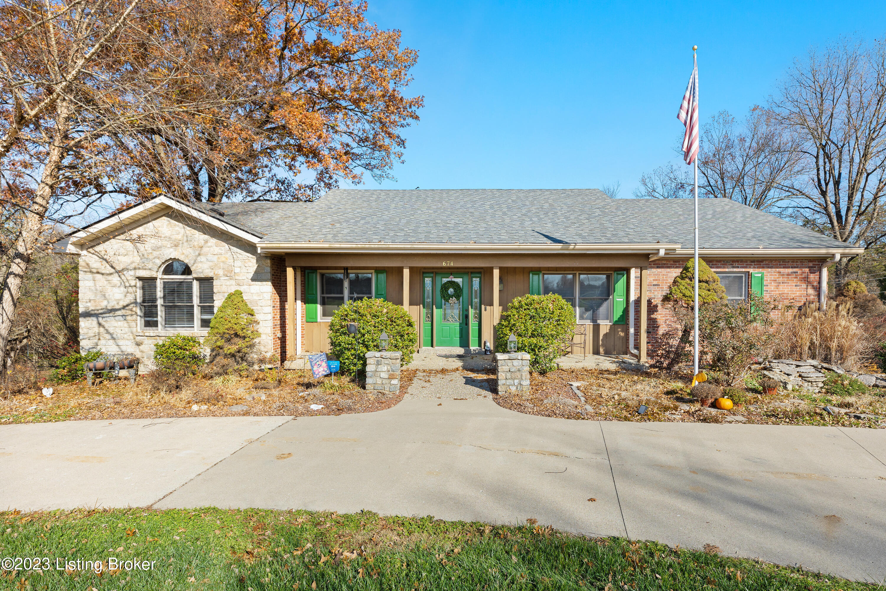 674 West Laurel River Road Shepherdsville, KY 40165 - Photo 1 of 45 674 W Laurel River Rd-1
