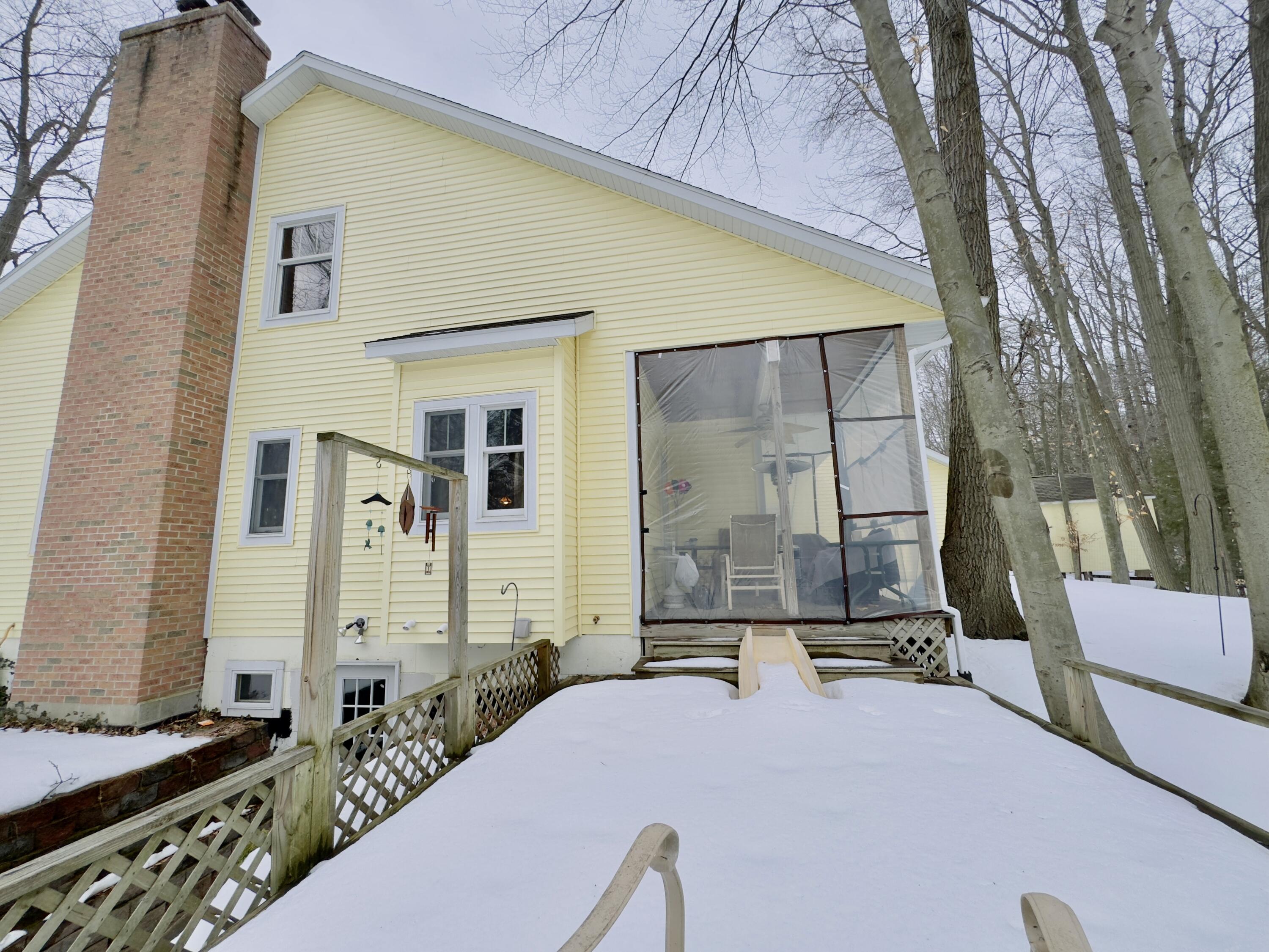 18152 West Spring Lake Road Spring Lake, MI 49456 - Photo 36 of 44 Snow covered deck