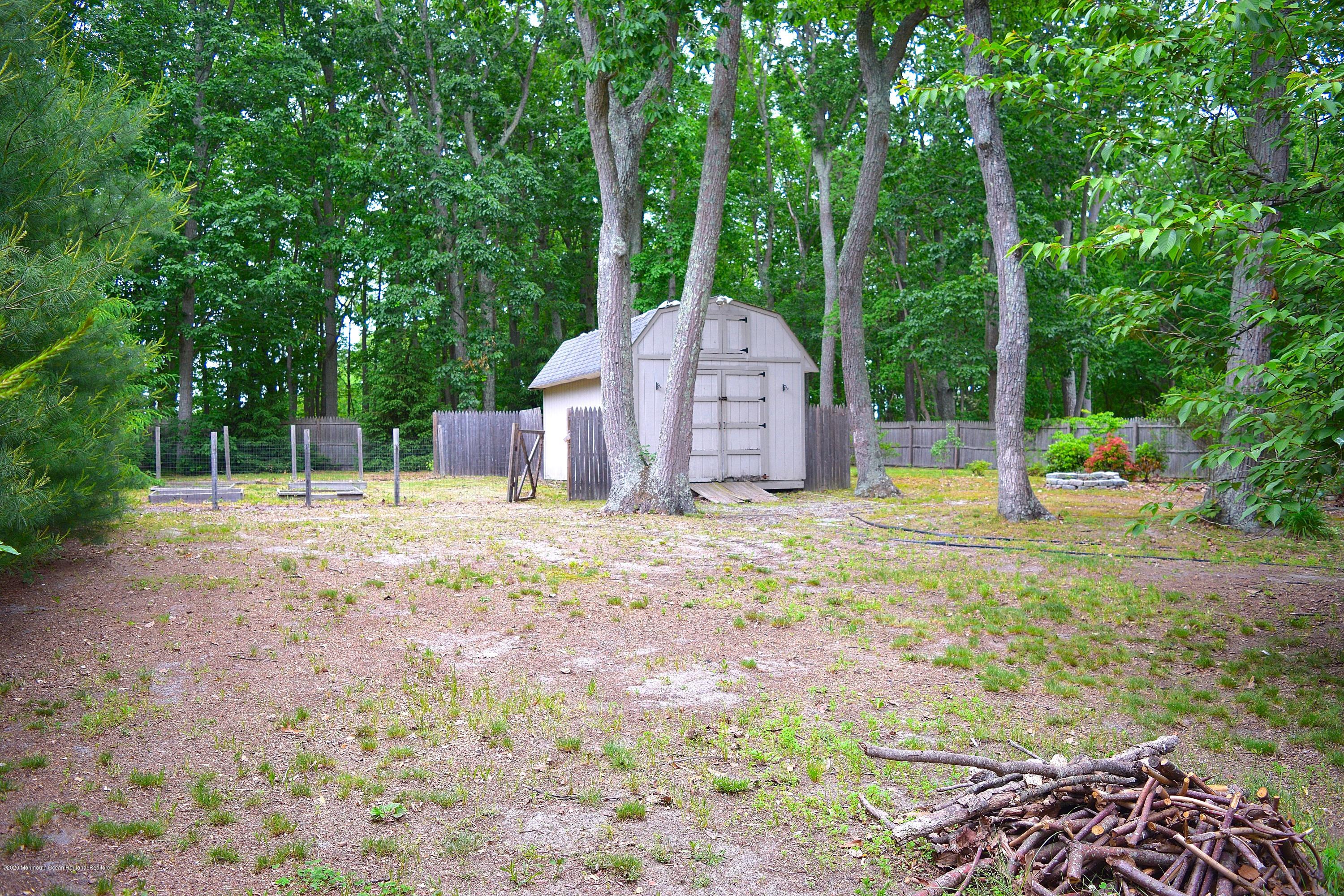 14 Ashford Road Jackson, NJ 08527 - Photo 13 of 17 Huge Backyard!
